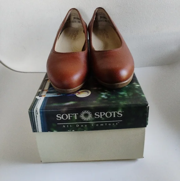 Softspots Women's Vintage Burgundy Leather Loafers - Picture 9 of 14